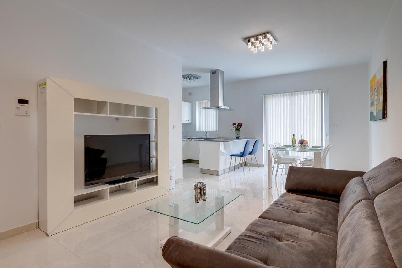 Spacious Apartment Steps To The Promenade Sliema Dış mekan fotoğraf