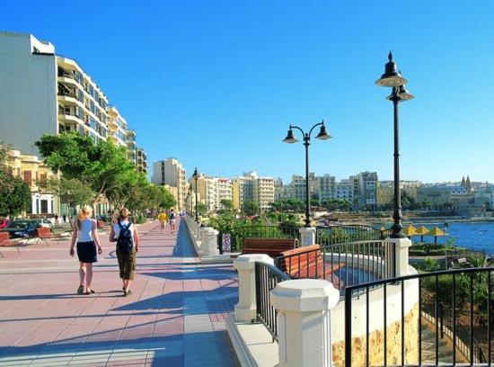 Spacious Apartment Steps To The Promenade Sliema Dış mekan fotoğraf
