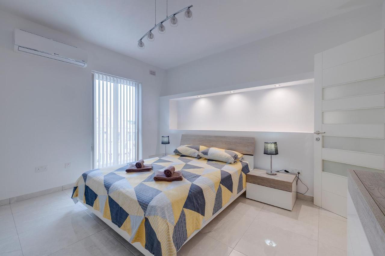 Spacious Apartment Steps To The Promenade Sliema Dış mekan fotoğraf