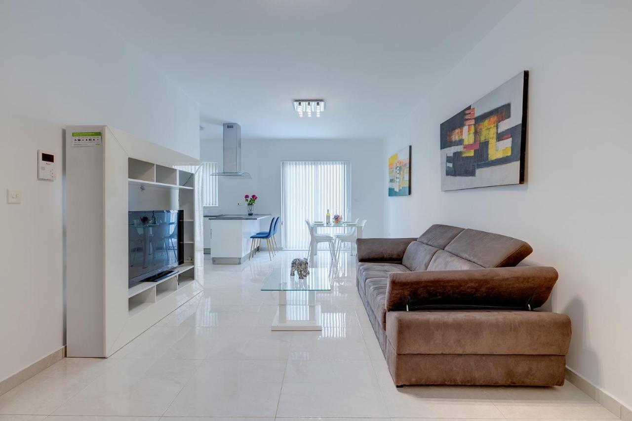 Spacious Apartment Steps To The Promenade Sliema Dış mekan fotoğraf